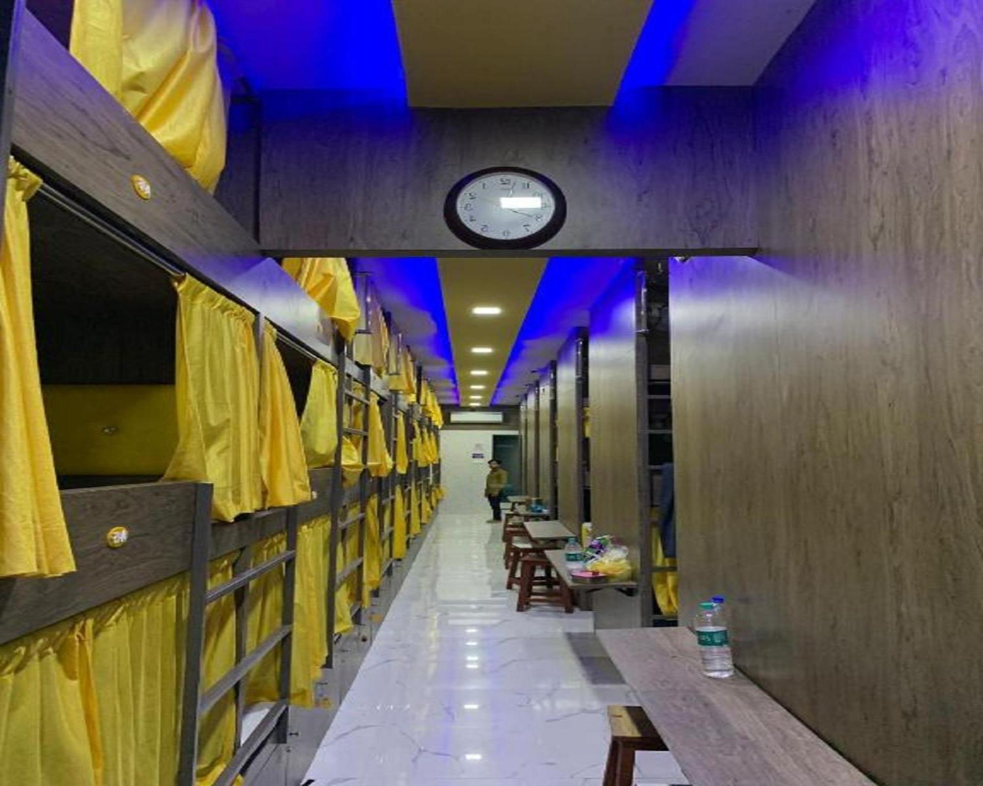 Neenava Dormitory Asalpha Mumbai Exterior photo
